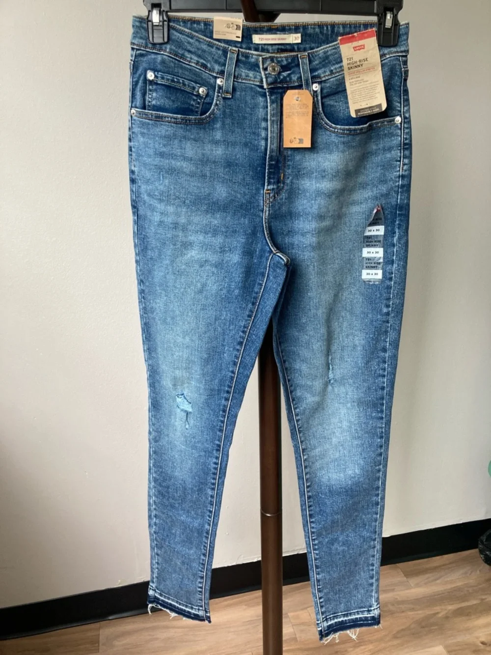 Levi’s 721 high rise skinny jean distressed raw hem stretch 30 X 30